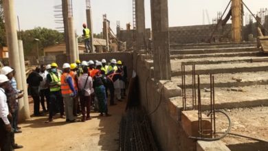Le ministre en charge l’enseignement supérieur, Pr Alkassoum Maiga, a visité les deux amphithéâtres en chantier et a inauguré un nouveau bâtiment de l’Institut supérieur des sciences de la population (ISSH)