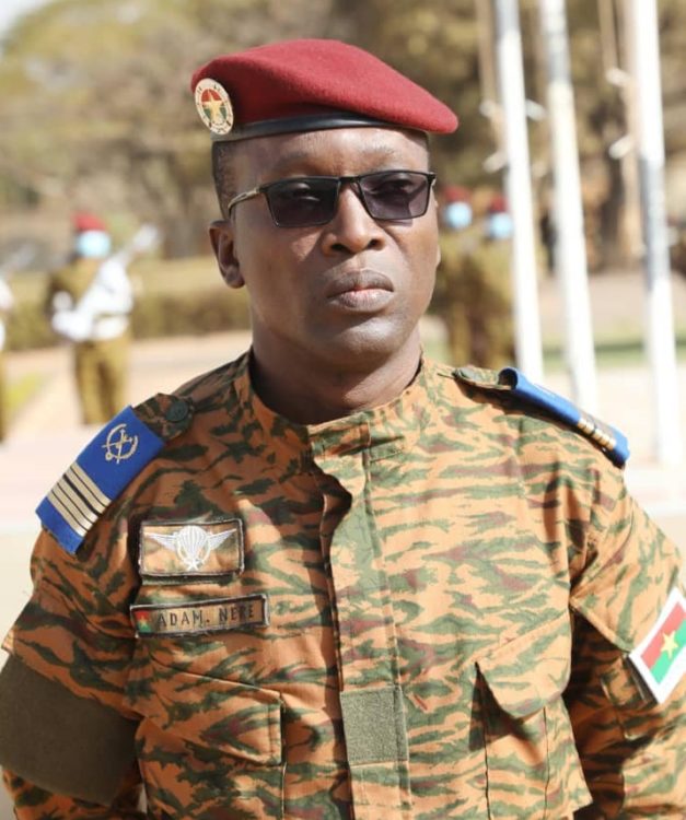 𝐋’𝐀𝐫𝐦é𝐞 𝐝𝐞 𝐓𝐞𝐫𝐫𝐞 𝐝é𝐬𝐨𝐫𝐦𝐚𝐢𝐬 𝐬𝐨𝐮𝐬 𝐥𝐞 𝐜𝐨𝐦𝐦𝐚𝐧𝐝𝐞𝐦𝐞𝐧𝐭 𝐝𝐮 𝐜𝐨𝐥𝐨𝐧𝐞𝐥 𝐀𝐝𝐚𝐦 𝐍𝐄𝐑𝐄